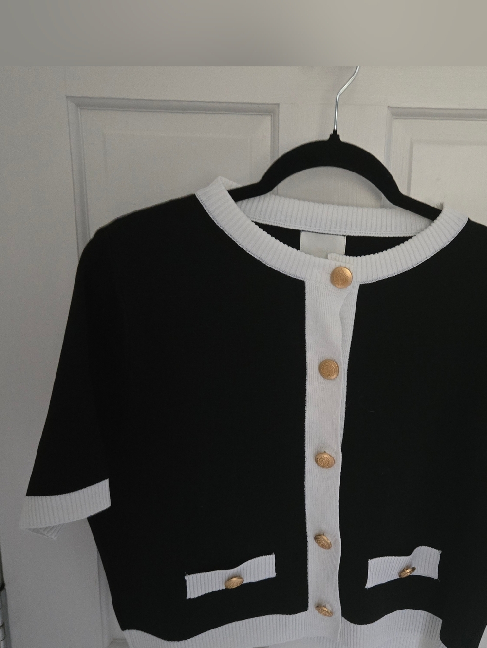 NWT H&M Black and White Short Sleeve Cropped Cardigan with Gold Buttons